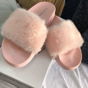 Steven madden fuzzy slides